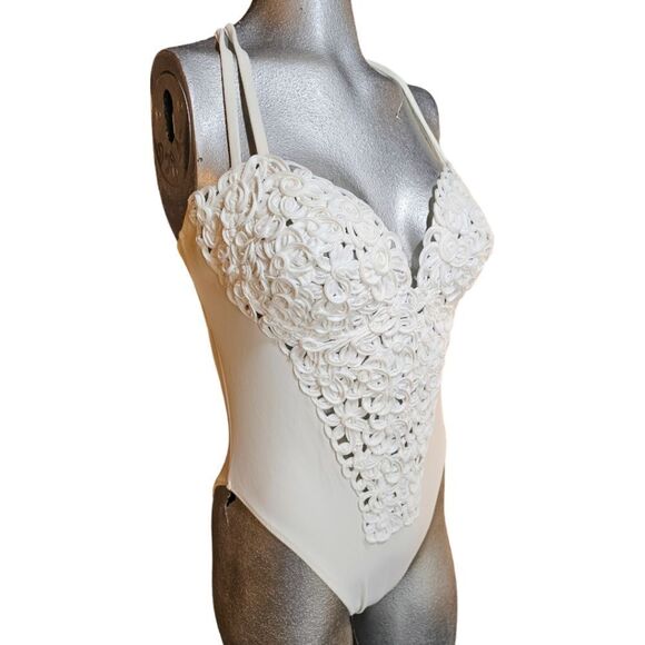 Van Leve White Intricate Fabric Design One Piece Swimsuit - Picture 15 of 15